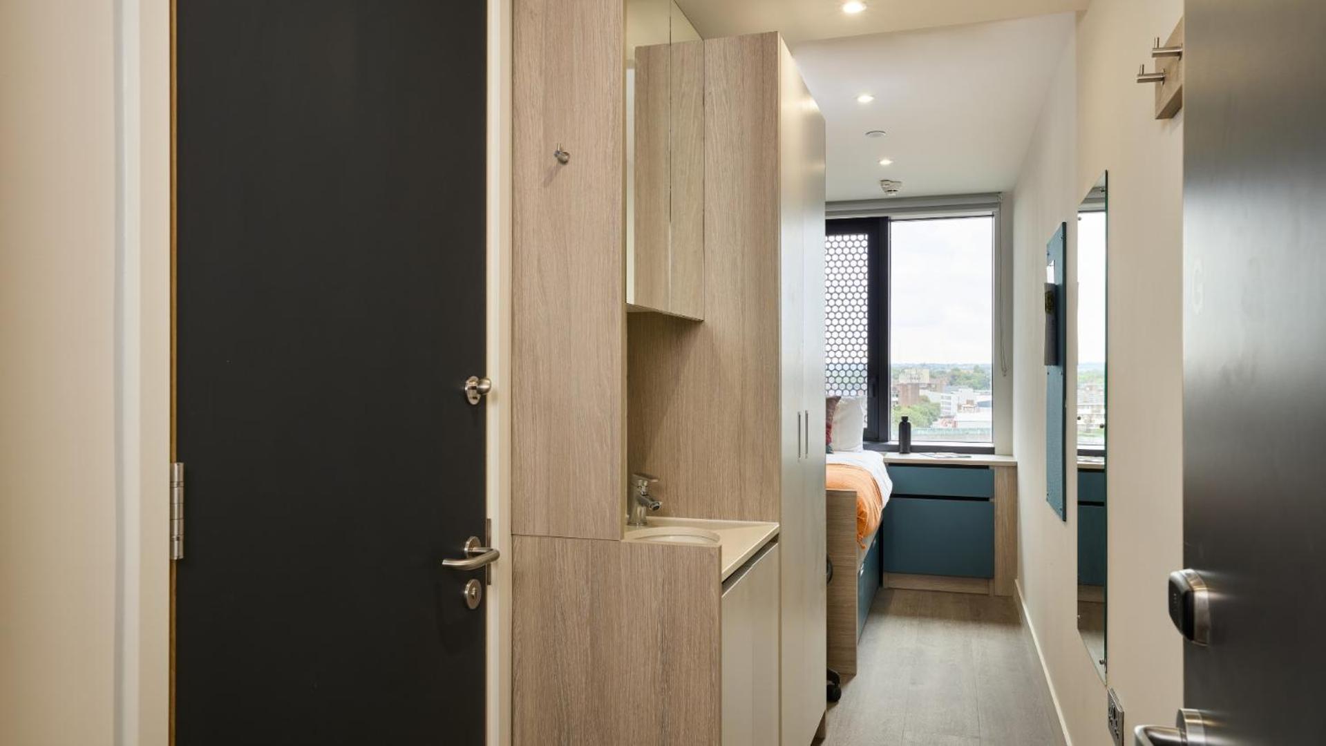 Apartment Student Only 3 Bed Private Flat With Shared Washroom Battersea